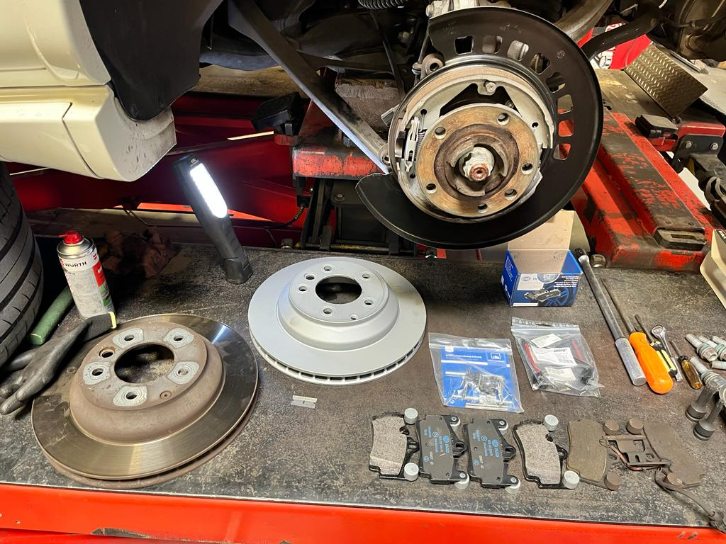 Porsche Cayenne brake pad replacement parts and rotors